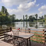 Bed and breakfast Tavi Panzio Es Etterem 3*