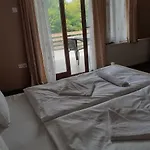 Tavi Panzio Es Etterem Bed and breakfast Veresegyház