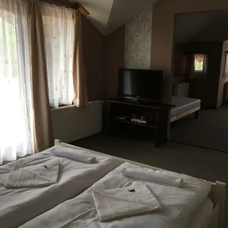 Tavi Panzio Es Etterem Bed & Breakfast Veresegyház