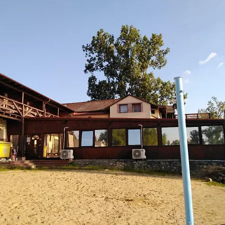 Bed & Breakfast Tavi Panzio Es Etterem