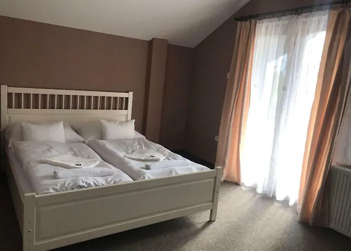 Tavi Panzio Es Etterem B&B Veresegyház