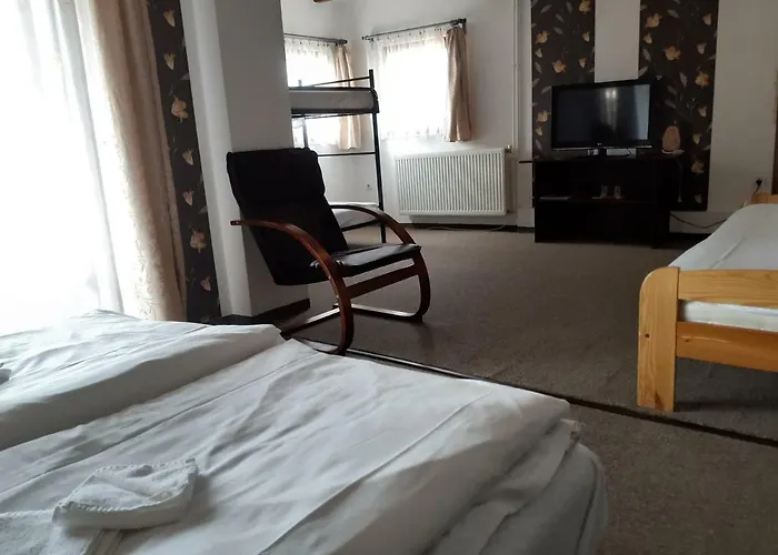 Tavi Panzio Es Etterem B&B