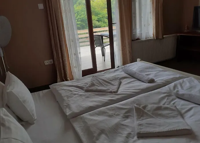 Tavi Panzio Es Etterem B&B Veresegyház