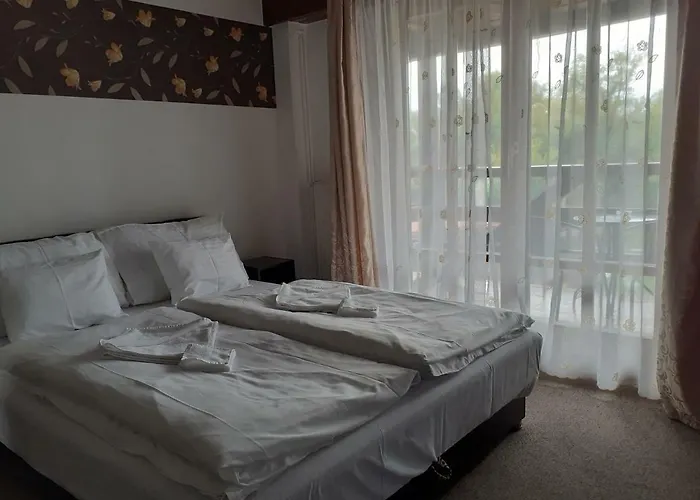 Tavi Panzio Es Etterem 3* Veresegyház
