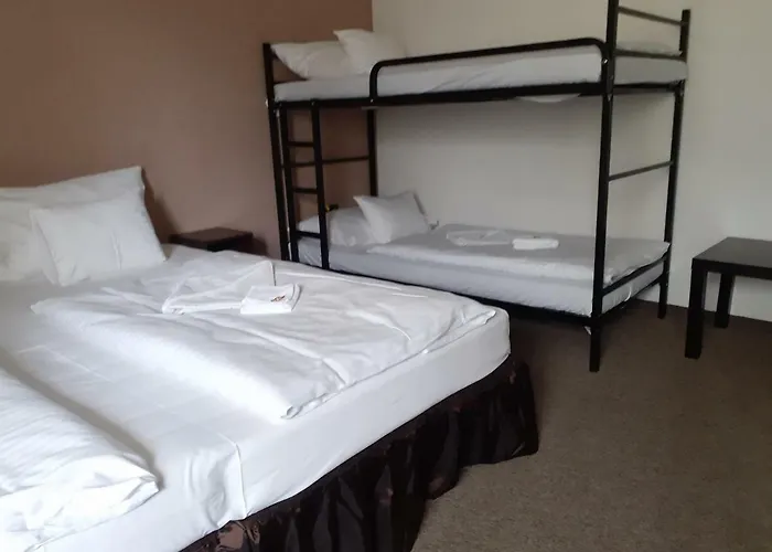 Tavi Panzio Es Etterem B&B Veresegyház